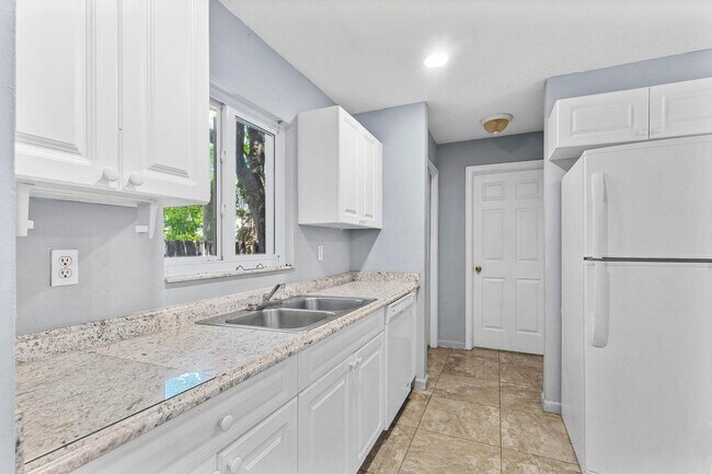 Building Photo - 13789 Yarmouth Dr