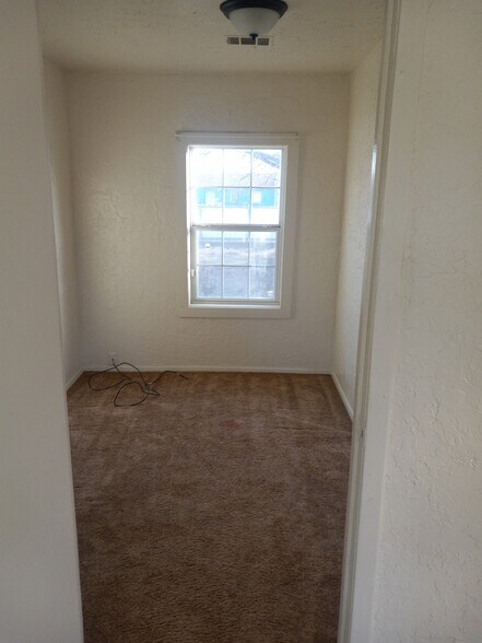 Building Photo - 3610 NE 13th Ave