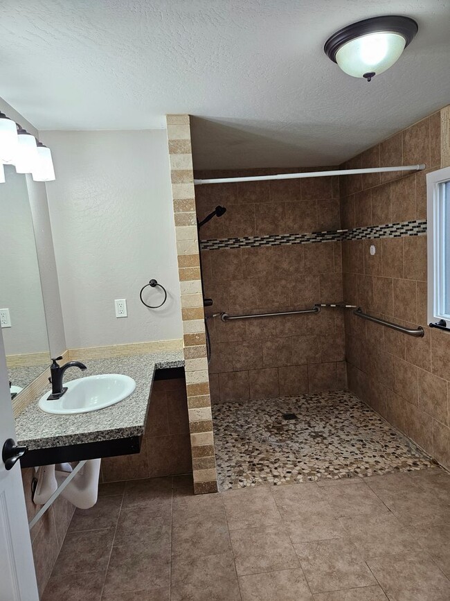 Building Photo - Residential/Commercial