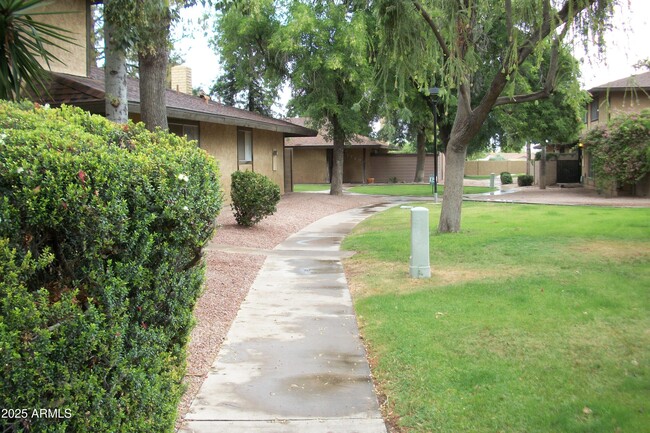 Building Photo - 1704 W Village Way