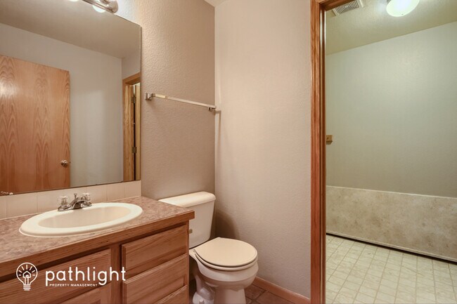 Building Photo - 2215 Sweetwater Creek Drive, Fort Collins,...