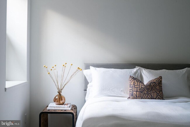 Building Photo - 2607 E Boston St