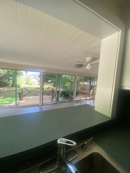 Building Photo - 621 Greenbrook Rd