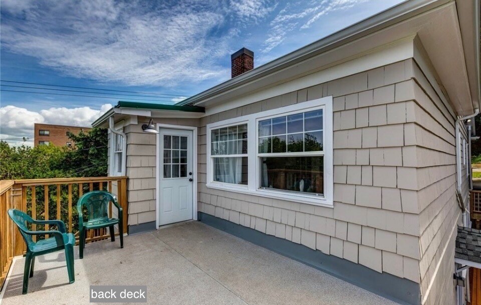 deck back kitchen door - 631 N Garden St