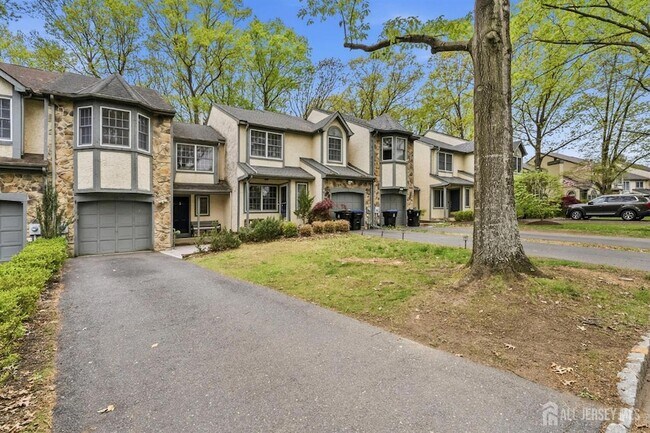 Building Photo - 3 Dorchester Dr