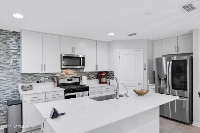 Building Photo - 669 Meadow Ridge Dr