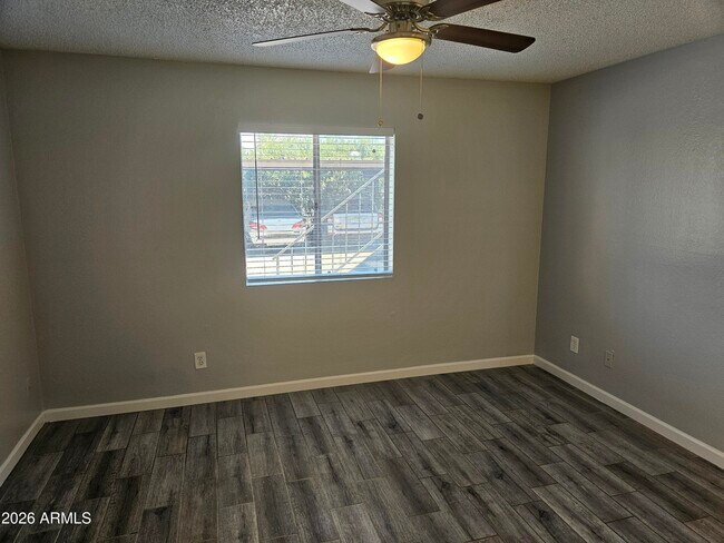 Building Photo - 3818 E Earll Dr