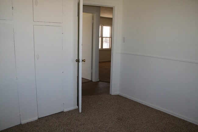 Building Photo - LARGE COUNTRY HOME NEAR ENMU