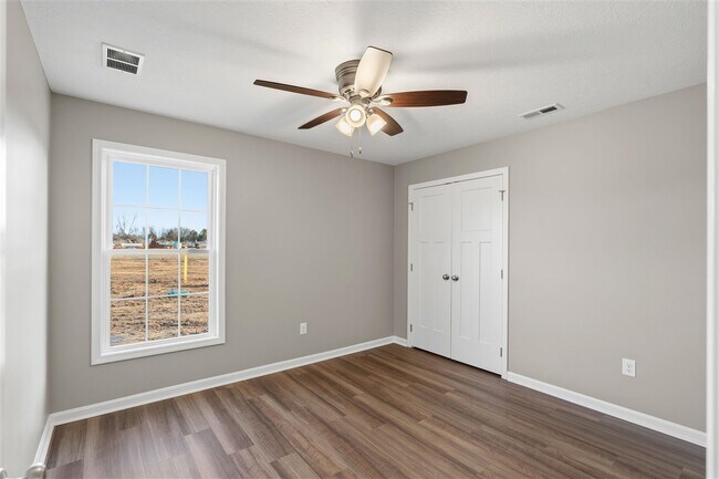 Building Photo - 15 Paislynne Ct