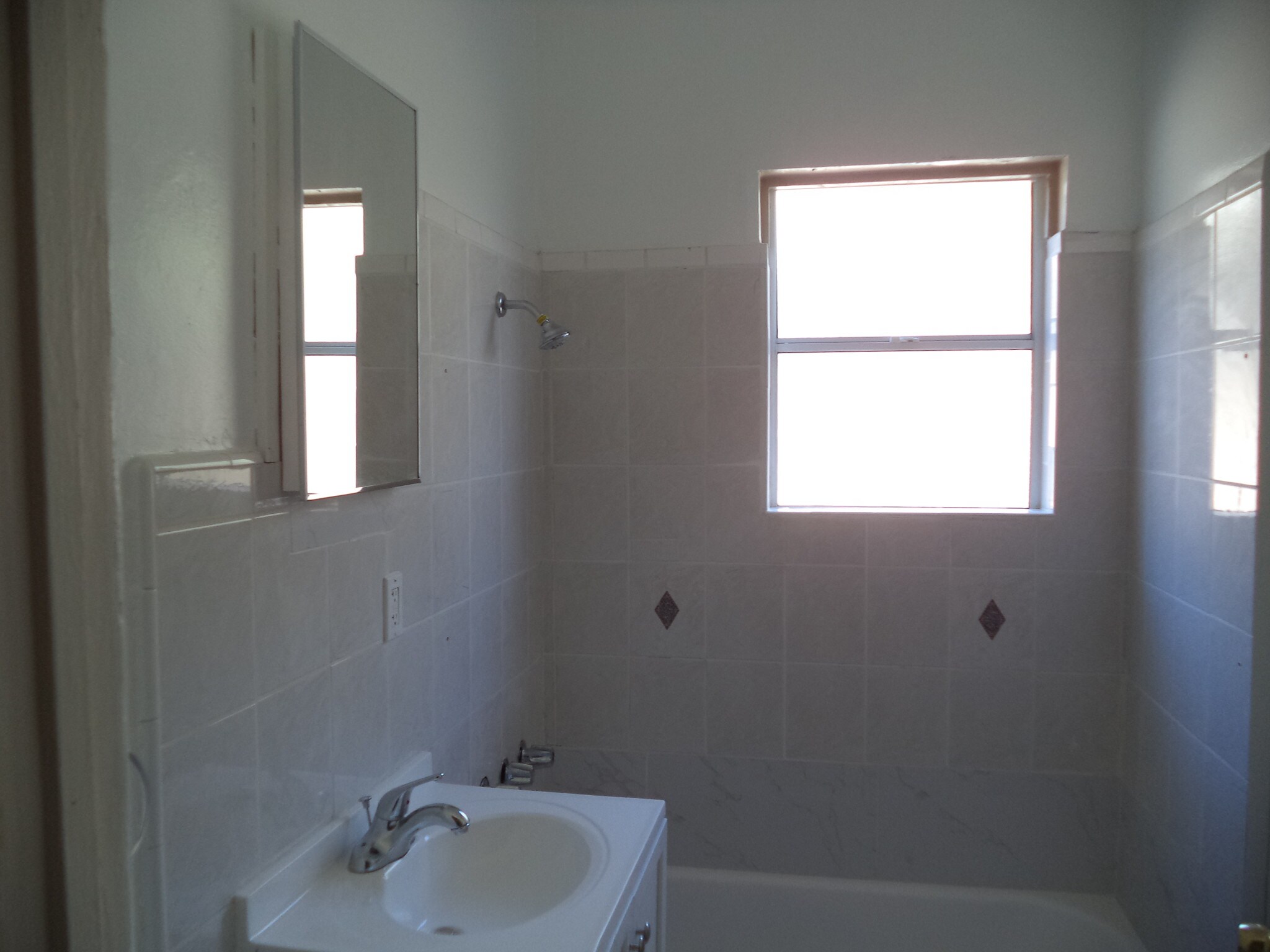 Building Photo - 3334 Drew St