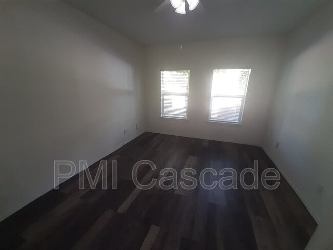 Building Photo - 2185 Hammond Ave