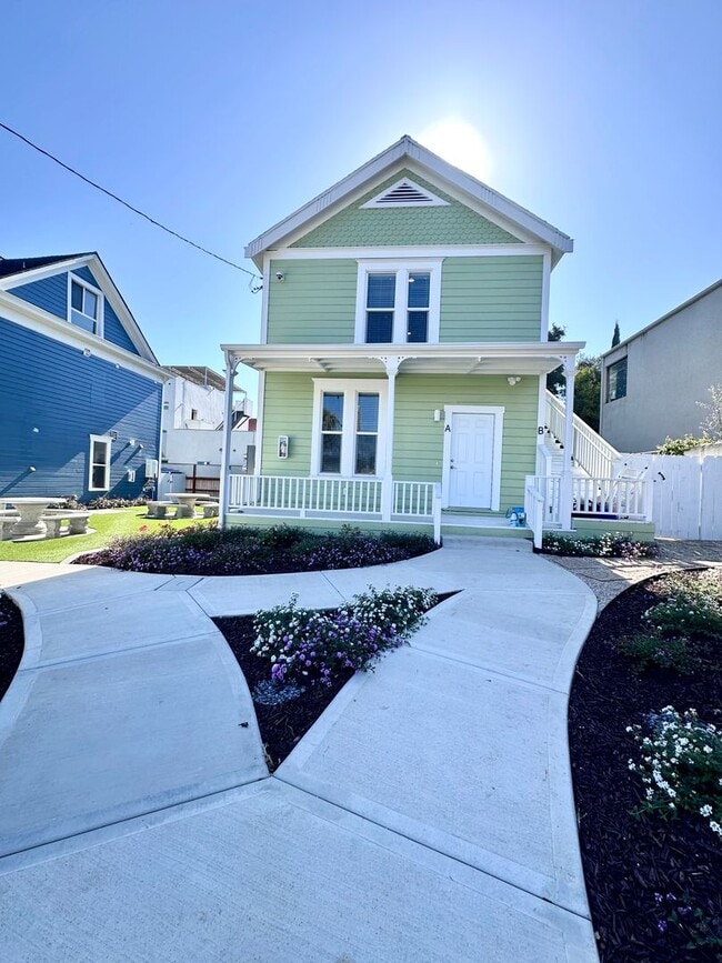 Building Photo - Third Avenue Duplex