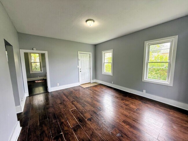 Building Photo - Large 4 bedroom home available for rent - Canton NE