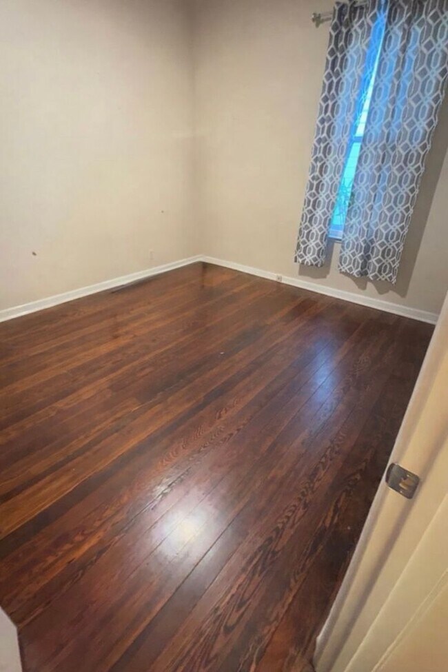 Building Photo - 283 W Main St