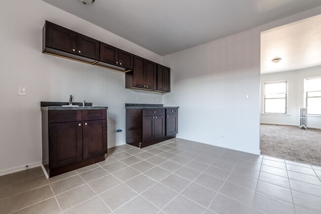 Building Photo - 330 N Pine Ave Chicago, IL 60644