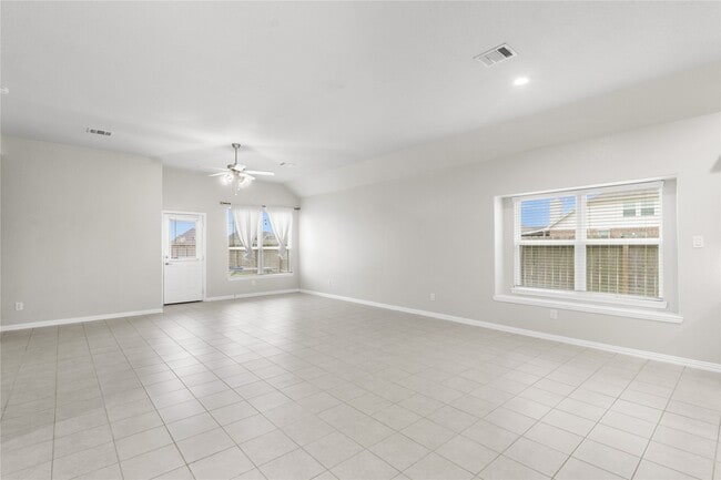 Building Photo - 131 San Jacinto Dr