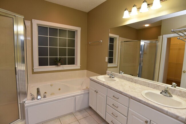 Building Photo - Single Family Home in Richmond Hill 4BR/3Bath