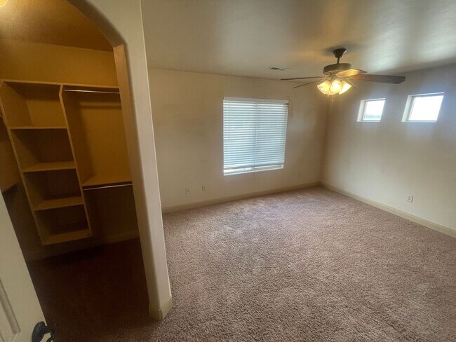 Building Photo - Cedar City Beauty