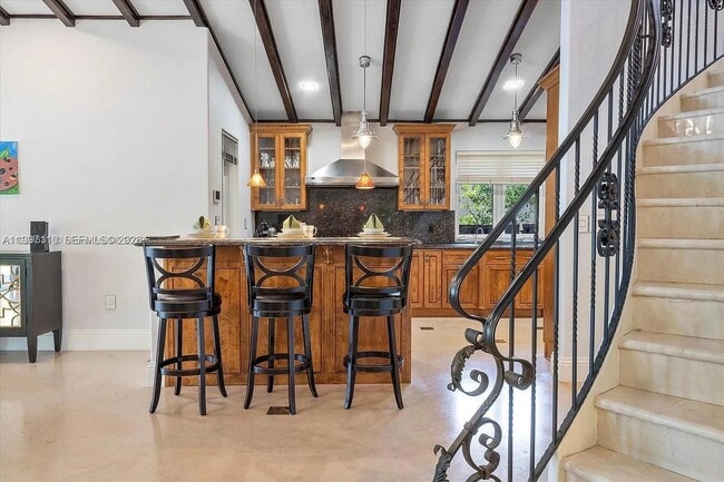 Building Photo - 800 SW 12th Ave