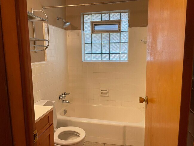 Building Photo - bre121