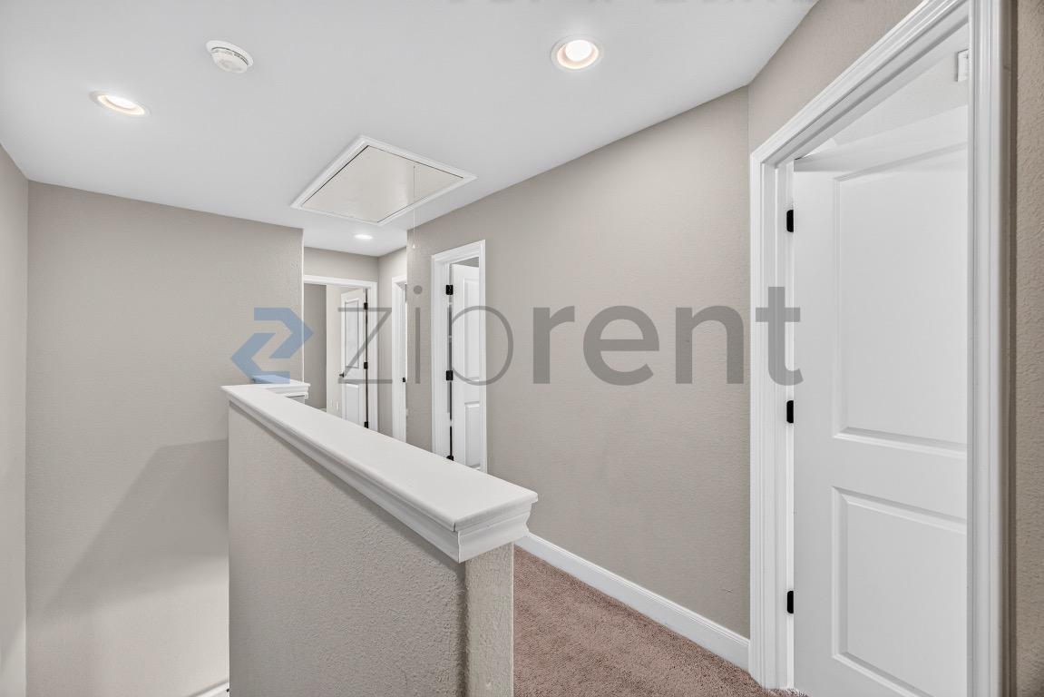 Building Photo - Unit 101