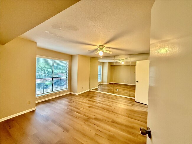 Building Photo - 3100 Walnut Bend Ln
