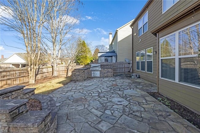 Building Photo - 2048 Village Crest Dr NW