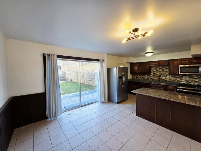 Building Photo - 828 Lavergne Ave