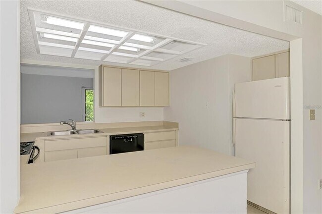 Building Photo - 935 Sunridge Way