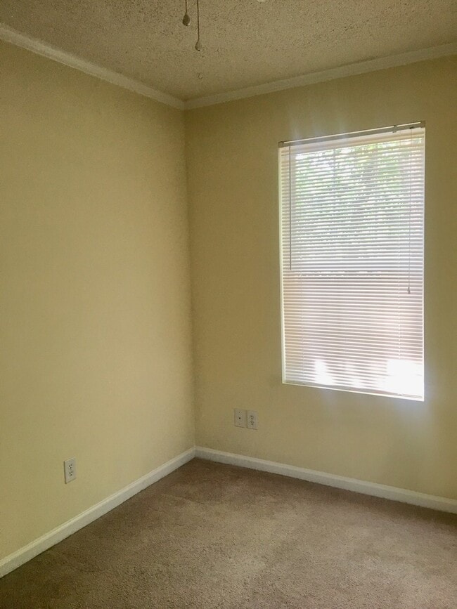 Building Photo - Rosewood