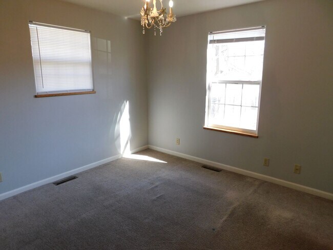 Building Photo - Spacious 3 Bedroom 2 bath Home in El Dorad...