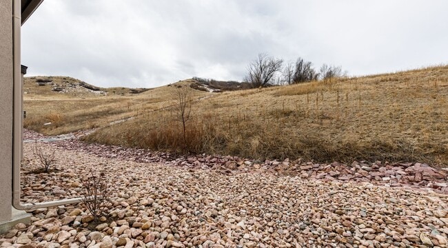 Building Photo - FULLY FURNISHED 3 Bed Luxury End Unit Townhome backs to Nature