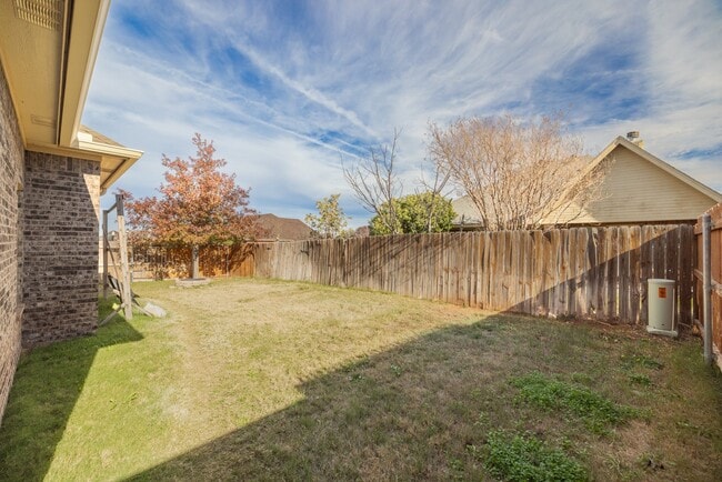 Building Photo - 7701 Florence Dr