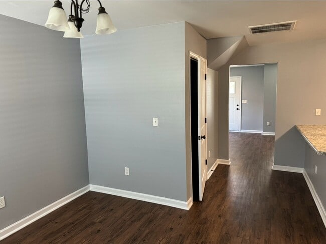 Building Photo - 516 Brawley St