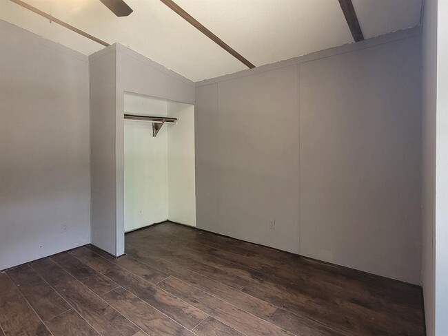 Building Photo - 124 Mockingbird Ln