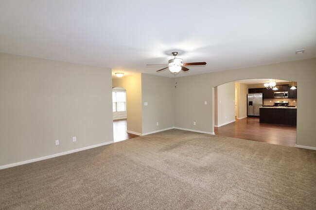 Building Photo - Spacious 4-Bedroom Home with Fireplace in Fayetteville, NC - A Must-See Rental Property!