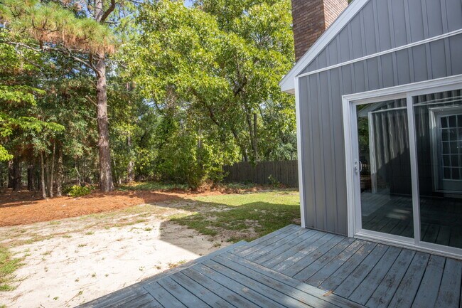 Building Photo - "Charming 3-Bedroom Retreat with Granite Touches and Cozy Fireplace on Winchester Rd!"