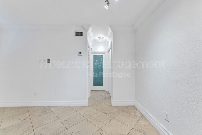 Building Photo - 150 SW 10th St