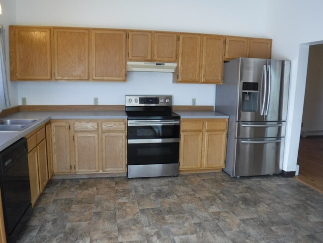 Building Photo - Rattlesnake area house