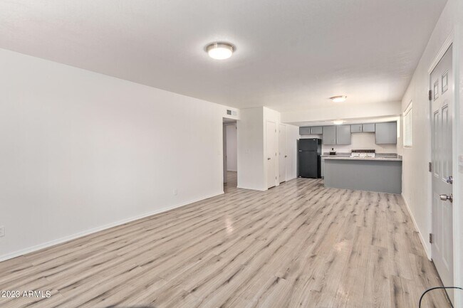 Building Photo - 2633 W Ocotillo Rd