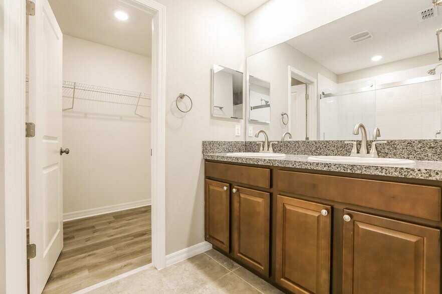 Building Photo - 10418 Carloway Hills Dr