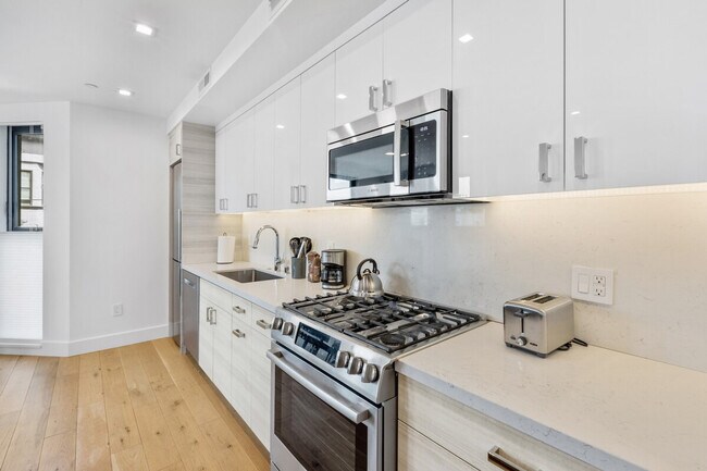 Building Photo - 1363 Minna St