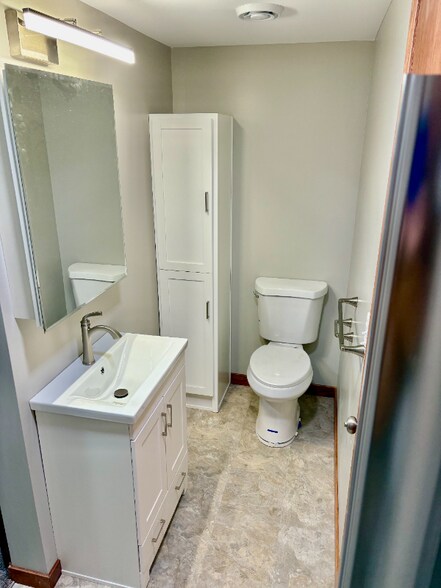 Building Photo - 6108 France Ave S