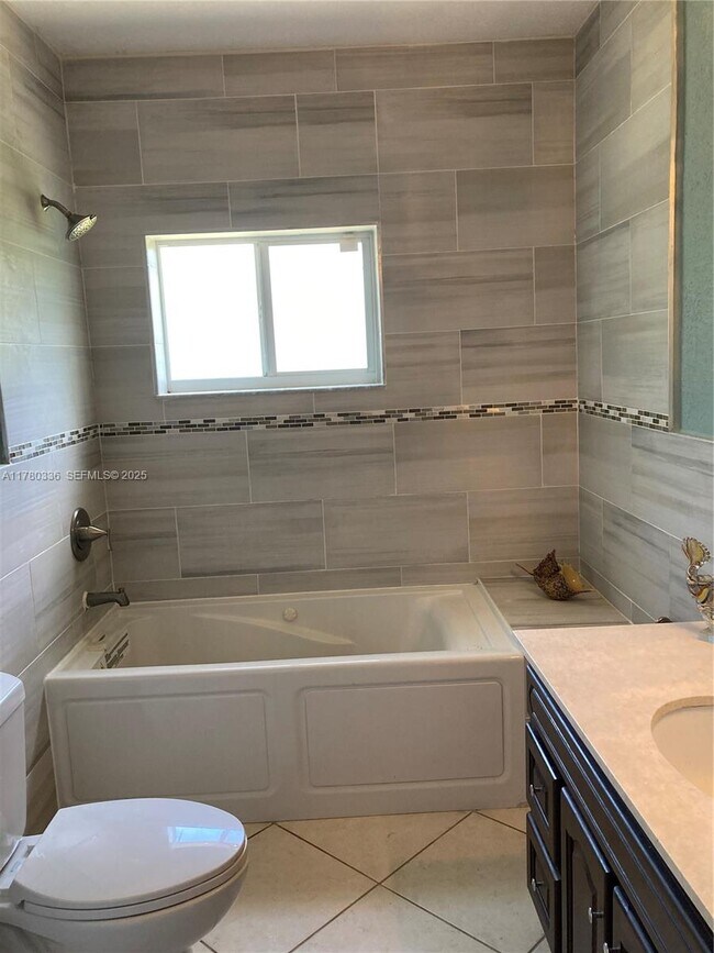 Building Photo - 5495 SW 68th Ave