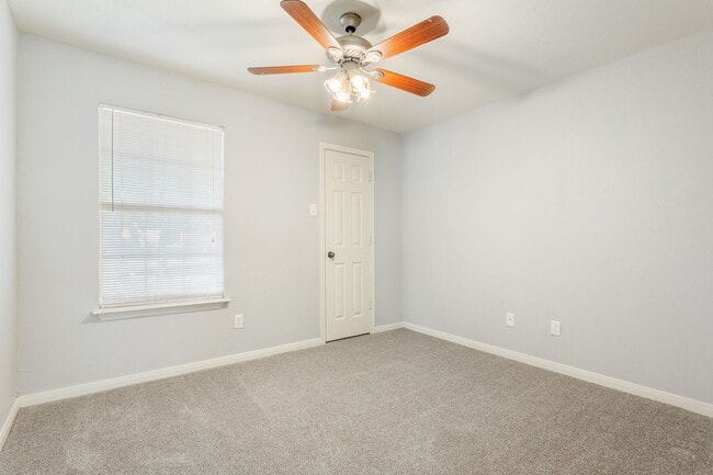 Building Photo - 10316 Hyacinth Ln