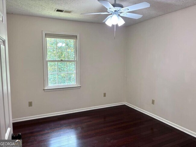 Building Photo - 2408 Crooked Tree Ct NE