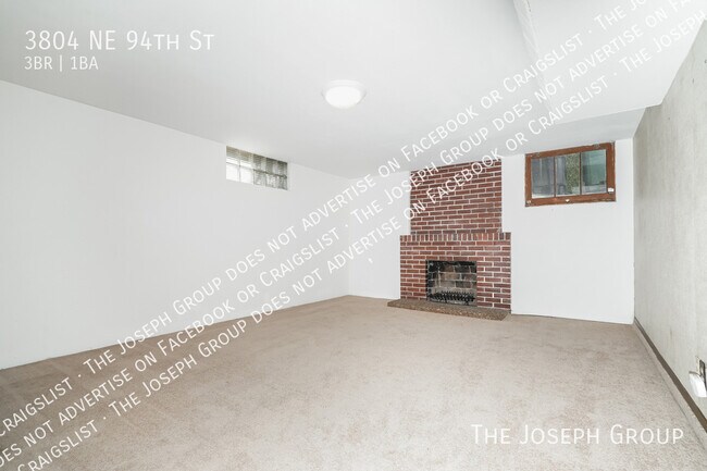 Building Photo - 3804 NE 94th St
