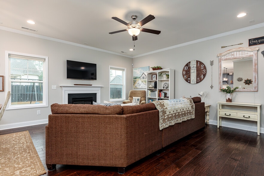 Building Photo - 205 Parrish Ln