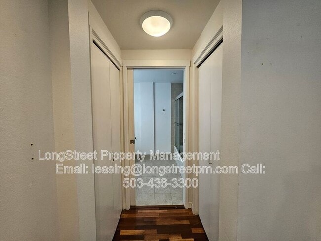 Building Photo - 910 SE 42nd Ave