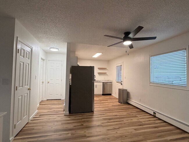 Building Photo - 2000 Blueberry St